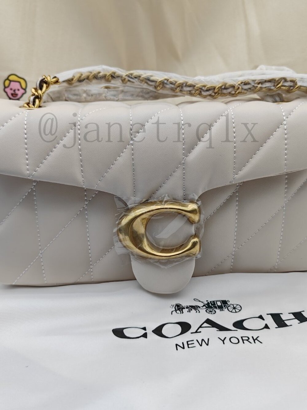 🎶🎶Coach tabby shoulder bag 26 with quilting white